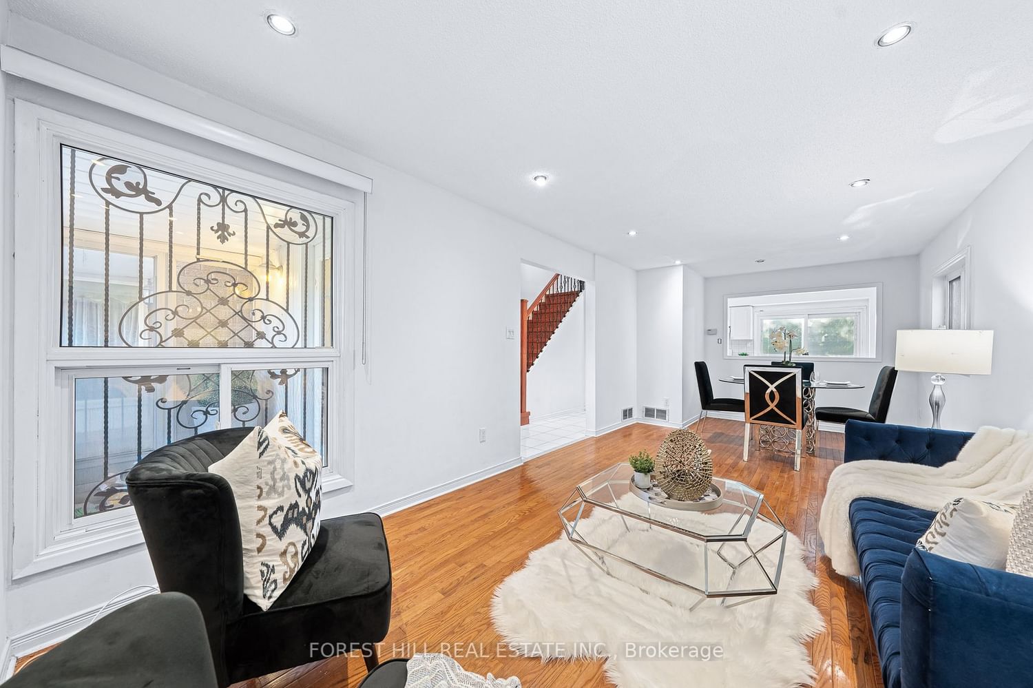 Listing Image 5