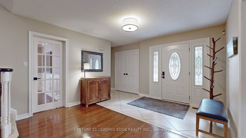 246 Corner Ridge Rd, Aurora, L4G 6L6 | Image 3