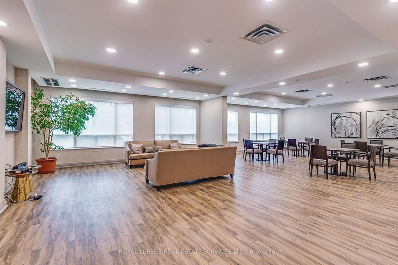 101 - 9 Northern Heights Dr, Richmond Hill, L4B 4M5 | Image 2