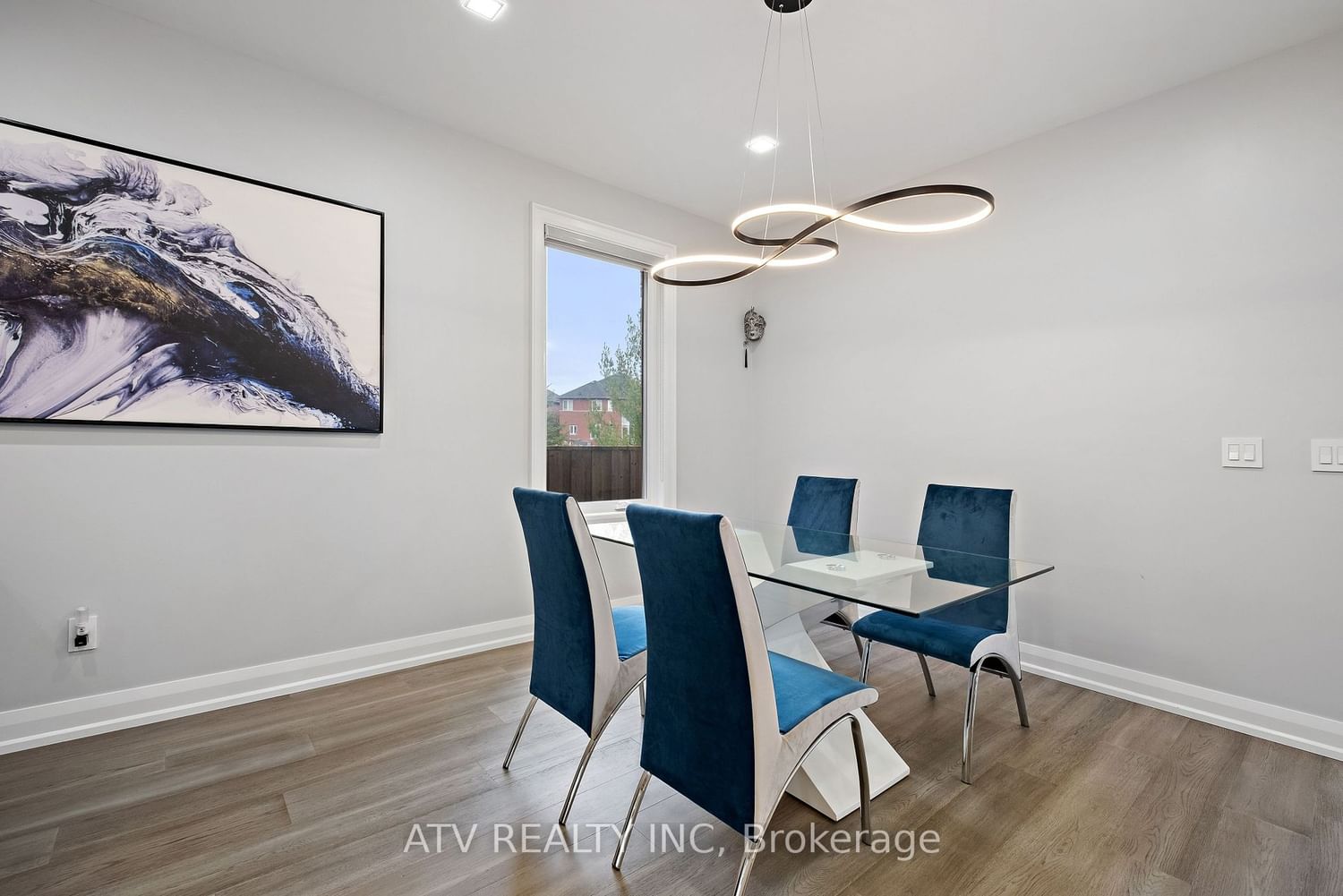 Listing Image 7