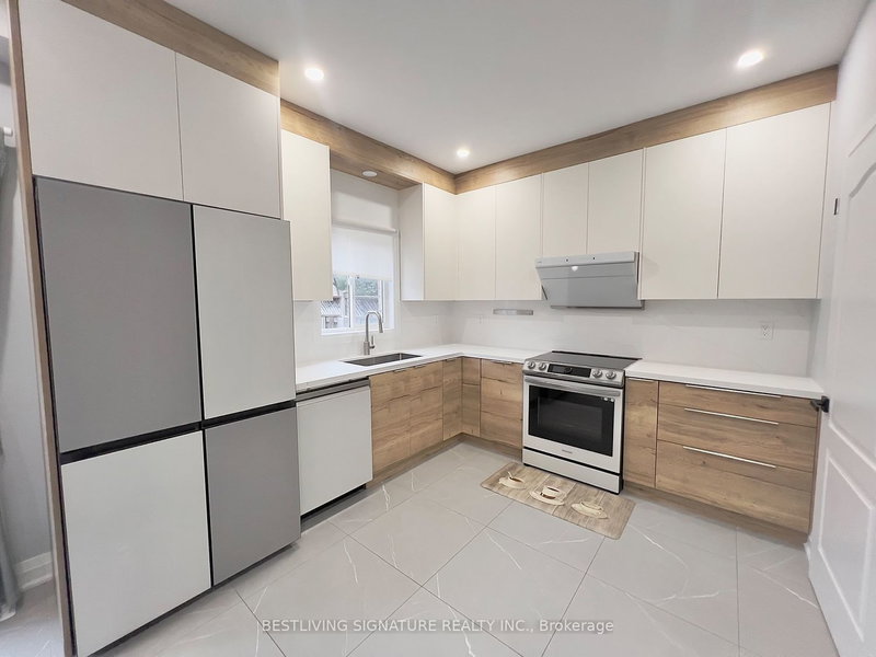 103 Antique Dr, Richmond Hill, L4E 4G3 | Image 2