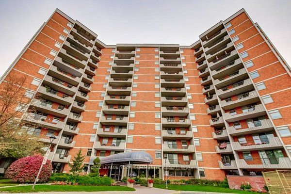 910 - 7811 YONGE Street
