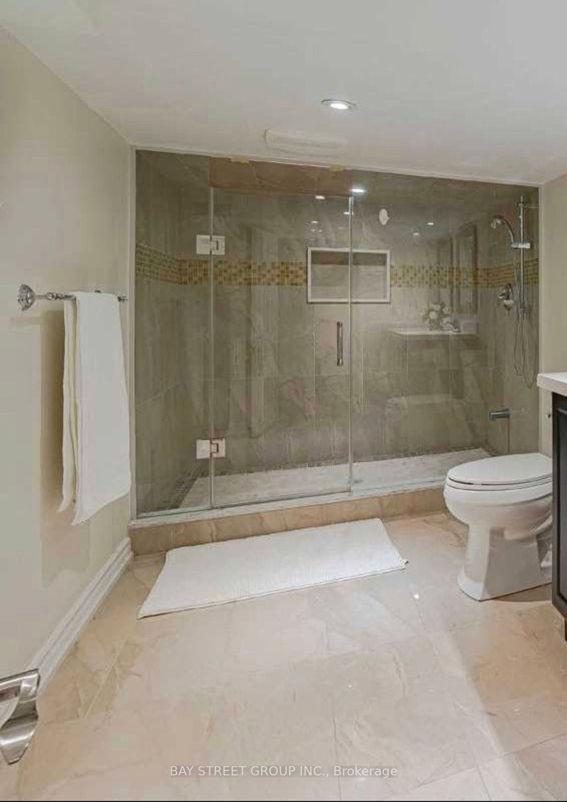 11 Delevan Crt, Richmond Hill, L4B 3W8 | Image 2