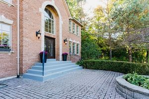 8 Greenvalley Circ, Whitchurch-Stouffville, L4A 2L4 | Image 3