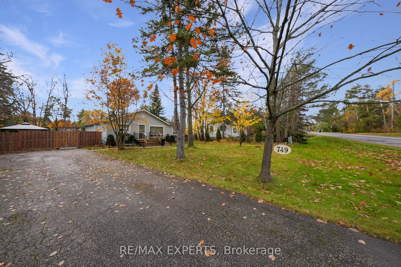 749 Happyvale Dr, Innisfil, L9S 2E6 | Image 2