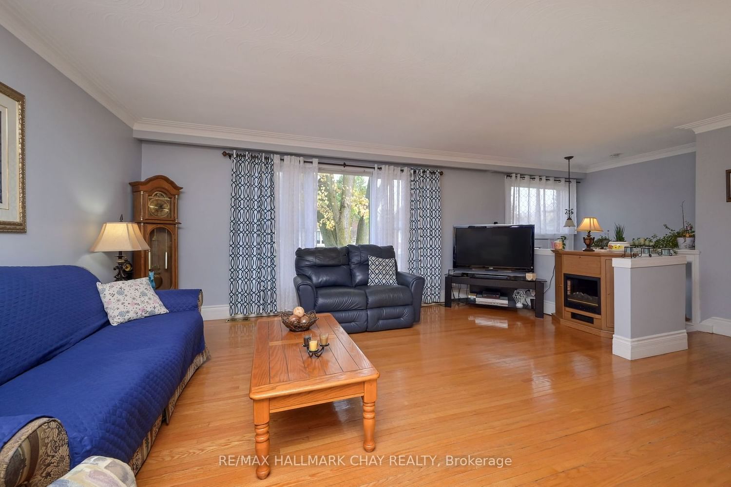 Listing Image 4