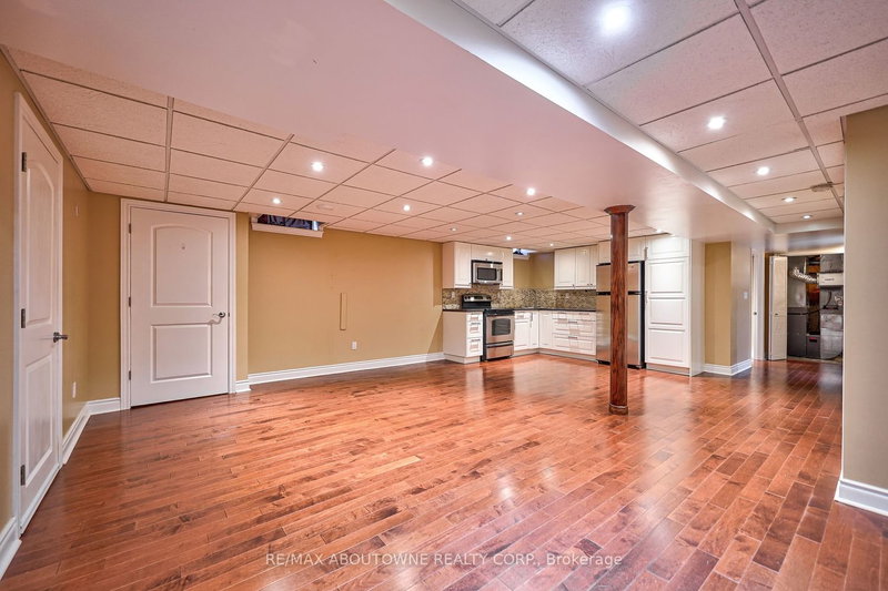 104 Cabinet Cres, Vaughan, L4L 6E6 | Image 3