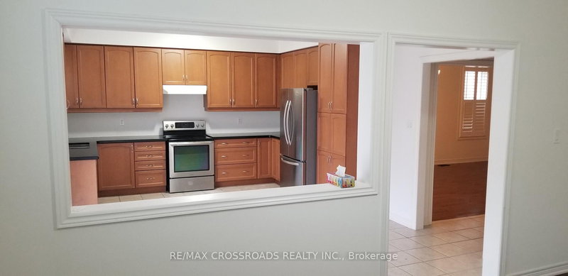 73 Eakin Mill Rd, Markham, L6E 1N9 | Image 2