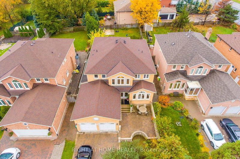 277 Oxford St, Richmond Hill, L4C 7V8 | Image 2