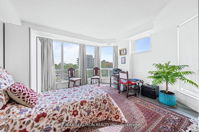 313 - 7398 Yonge Street