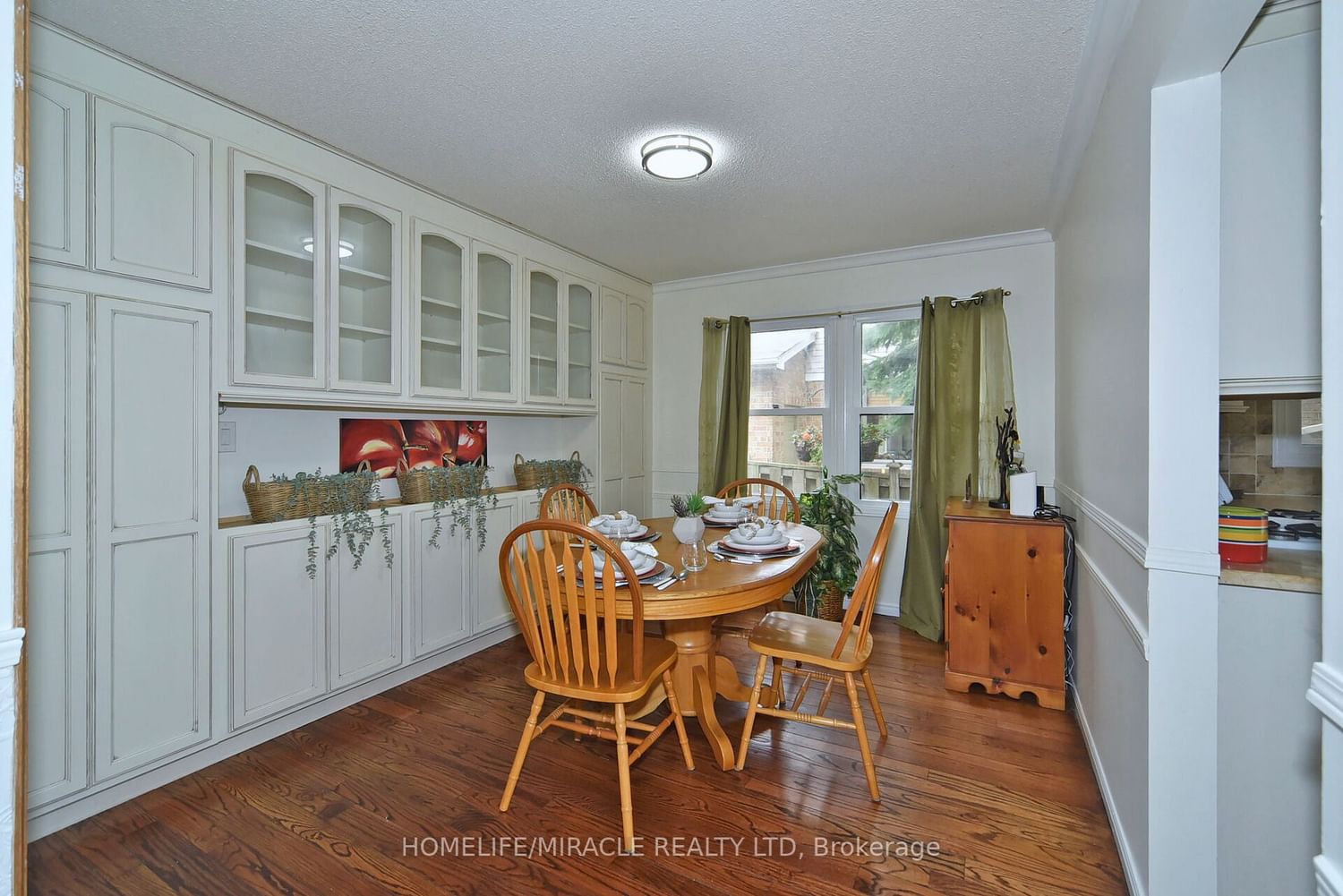 Listing Image 4
