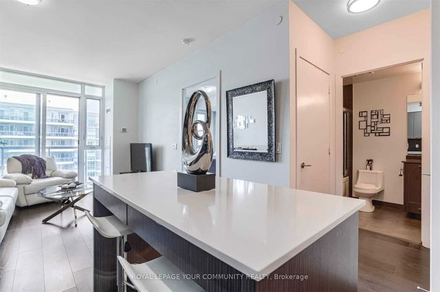 1614 - 9471 Yonge Street