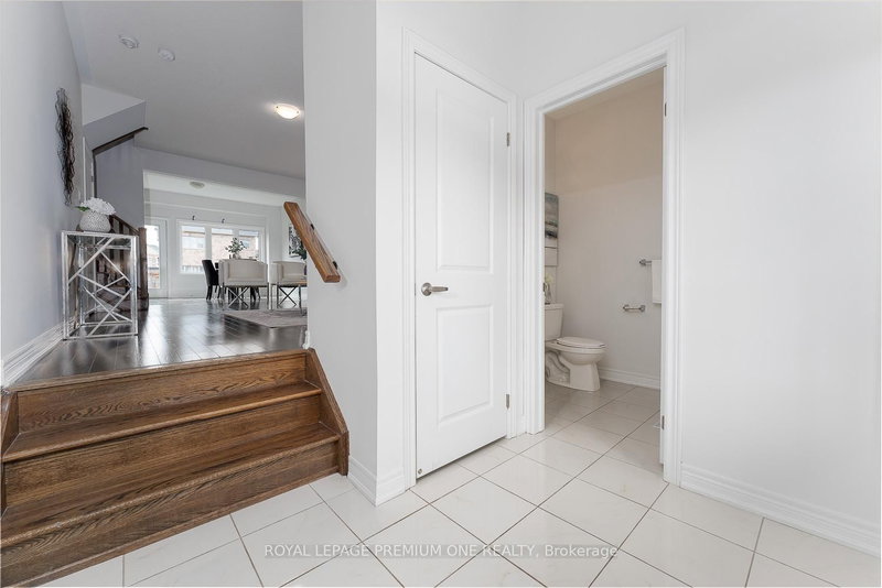 1514 Mcroberts Cres, Innisfil, L9S 4R7 | Image 2