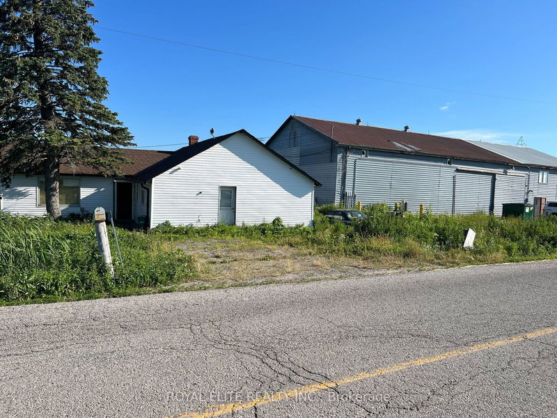 635 Strawberry Lane, King, L3Y 4V9 | Image 2