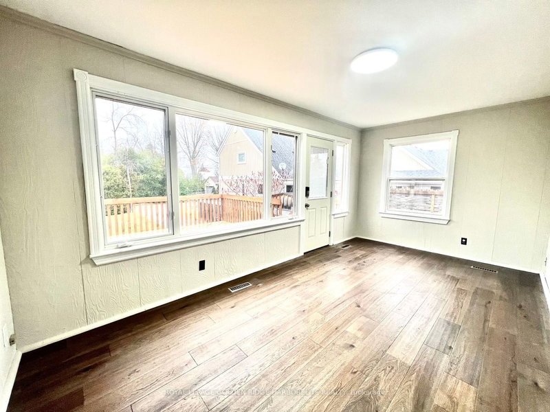 11 Red Robin Rd, Georgina, L4P 3E9 | Image 2