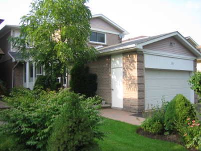 10 Holm Cres, Markham, L3T5J3 | Image 2