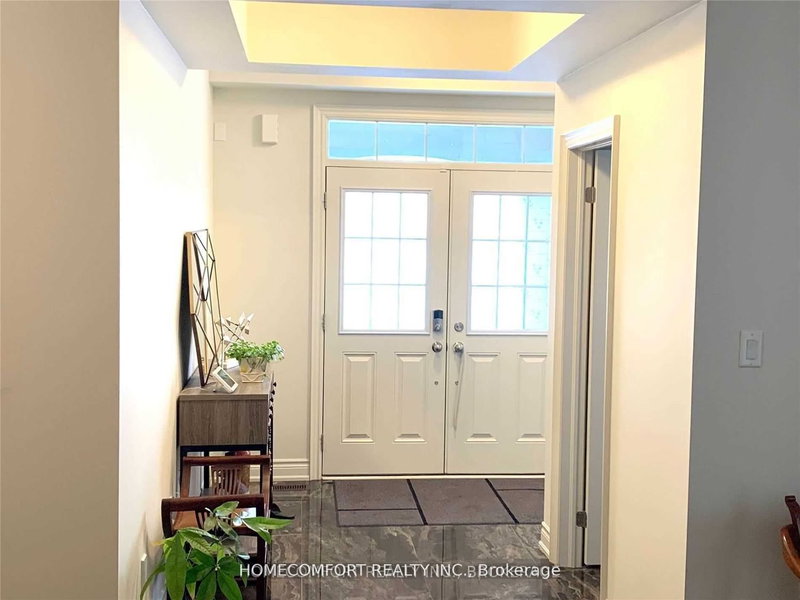 945 Langford Blvd W, Bradford West Gwillimbury, L3Z 4J2 | Image 2