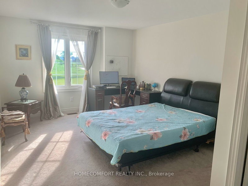 945 Langford Blvd, Bradford West Gwillimbury, L3Z 4J2 | Image 3