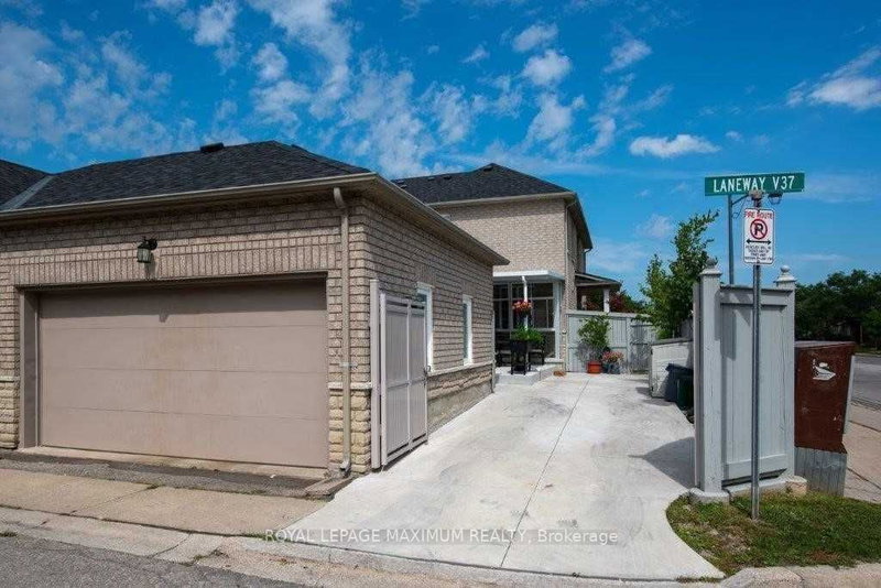 Bsmt - 2 Castle Park Blvd, Vaughan, L4H 1M5 | Image 2