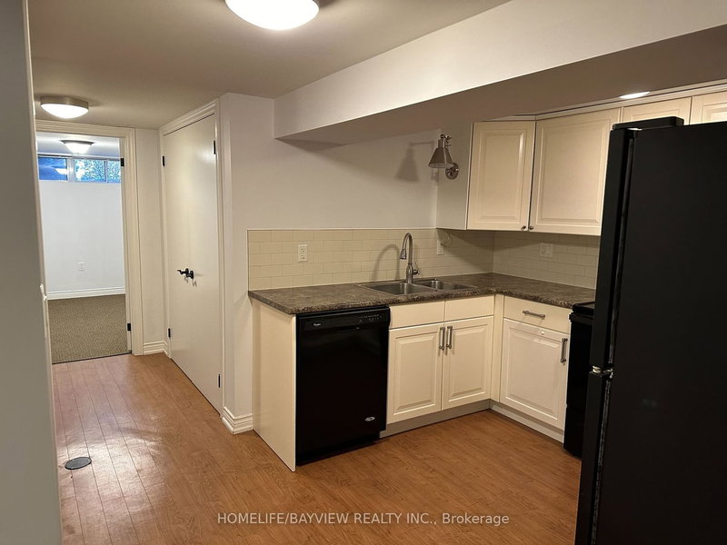 85 Child(Lower) Dr, Aurora, L4G 1Y8 | Image 2