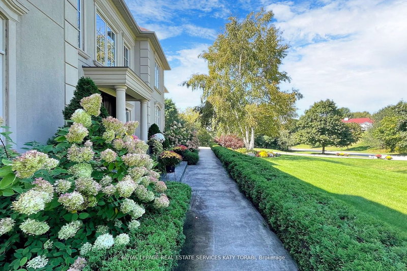 65 Kingswood Dr, King, L7B 1K8 | Image 3