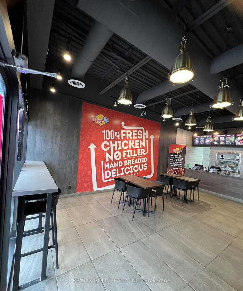 B - 54 Davis Dr E, Newmarket, L3Y 2M7 | Image 2