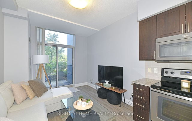 102 - 75 North Park Road