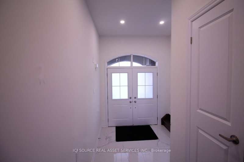 1093 Cole St, Innisfil, L9S 4R7 | Image 3