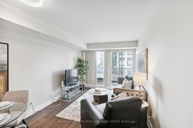 504 - 7 North Park Road