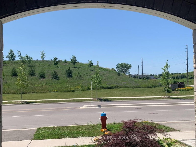 945 Langford Blvd, Bradford West Gwillimbury, L3Z 4J2 | Image 2