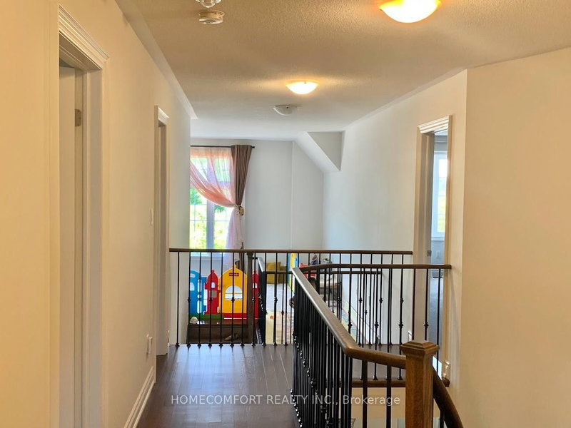 945 Langford Blvd, Bradford West Gwillimbury, L3Z 4J2 | Image 3