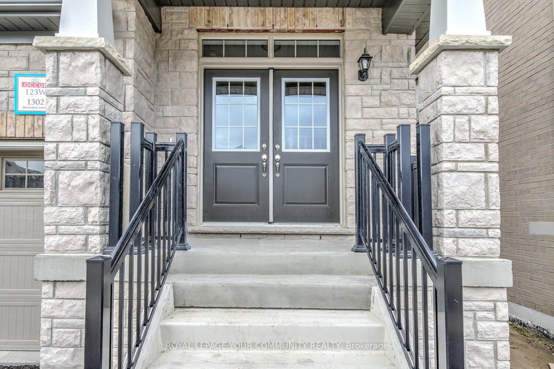 1302 Broderick St, Innisfil, L9S 0N5 | Image 2