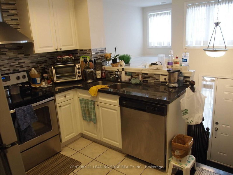 105 Silverwood Ave, Richmond Hill, L4S 0G3 | Image 2