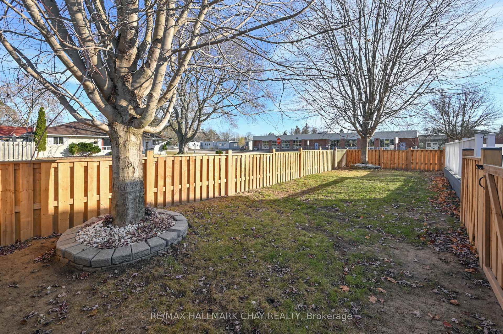 Listing Image 6