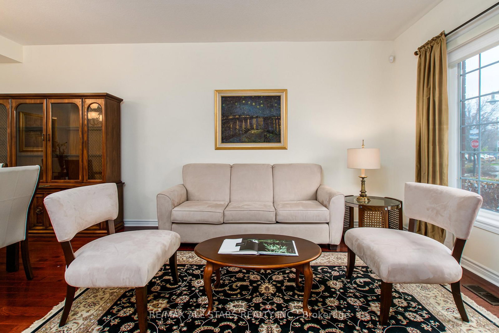 Listing Image 4