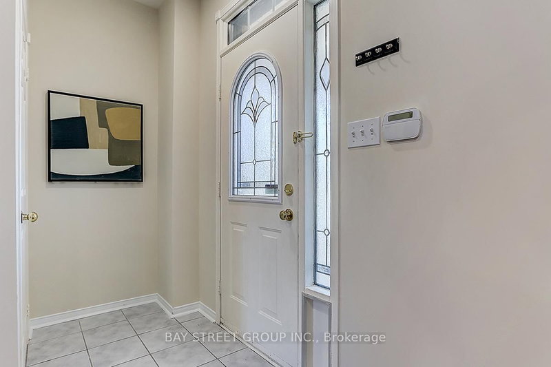 29 Queen's plate Dr, Markham, L6C 2A9 | Image 3