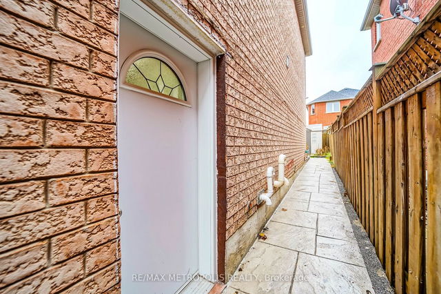 Bsmt - 9 Connery Crescent