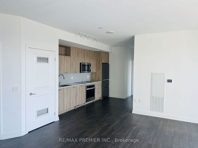 1106 - 120 Eagle Rock Way