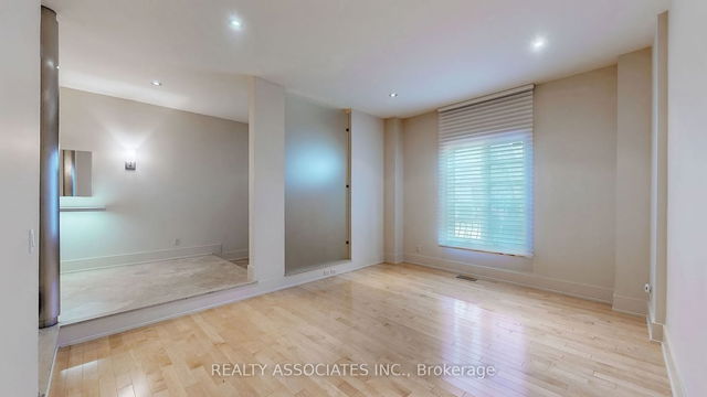 22 Ormsby Court