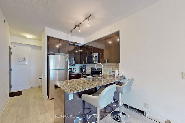 304 - 7890 Bathurst Street