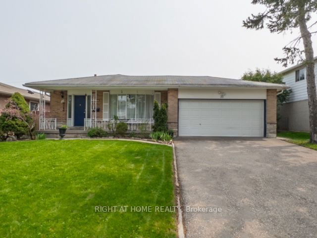 33 Donalbain Crescent