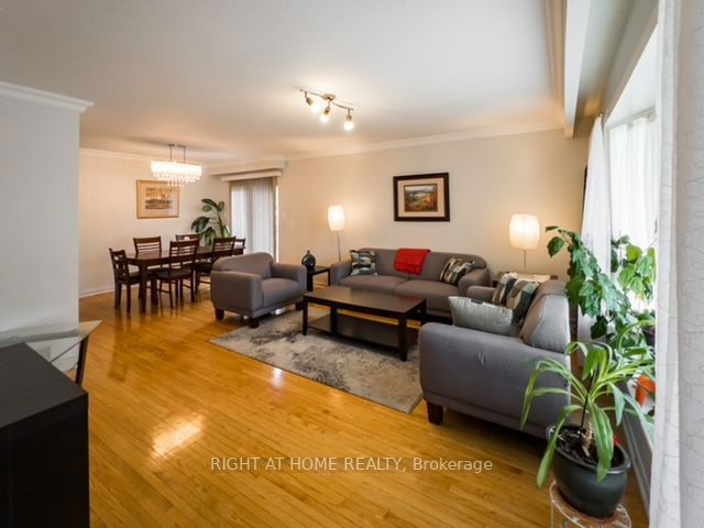 33 Donalbain Crescent