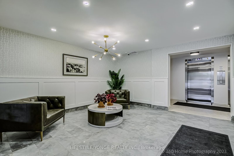 602 - 67 Richmond St, Richmond Hill, L4C 3Y3 | Image 2