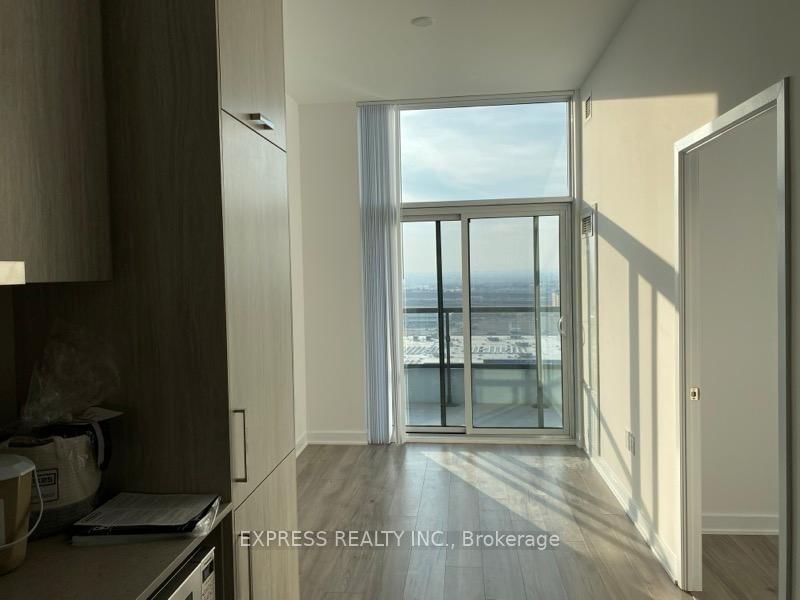 1619 - 60 Honeycrisp Cres, Vaughan, L4K 0N5 | Image 2