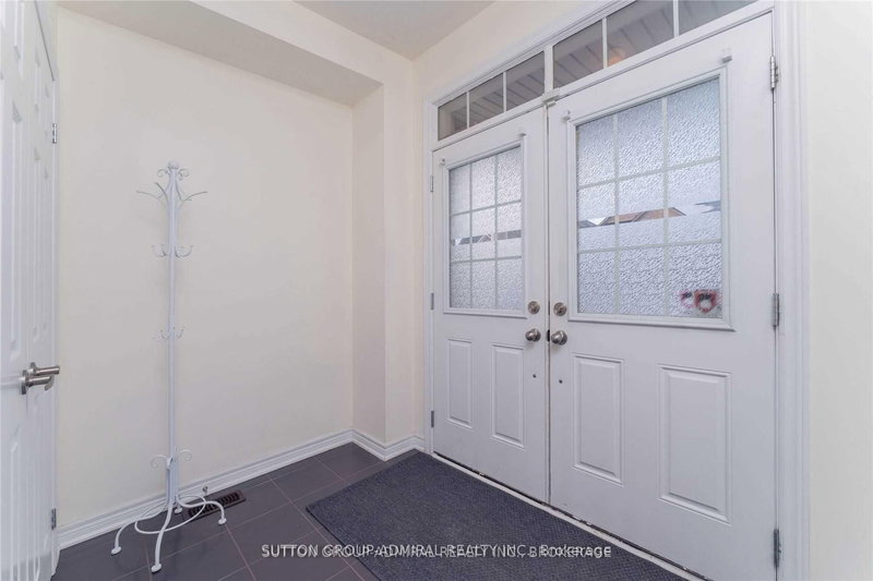 75 Lauderdale Dr, Vaughan, L6A 4G7 | Image 3