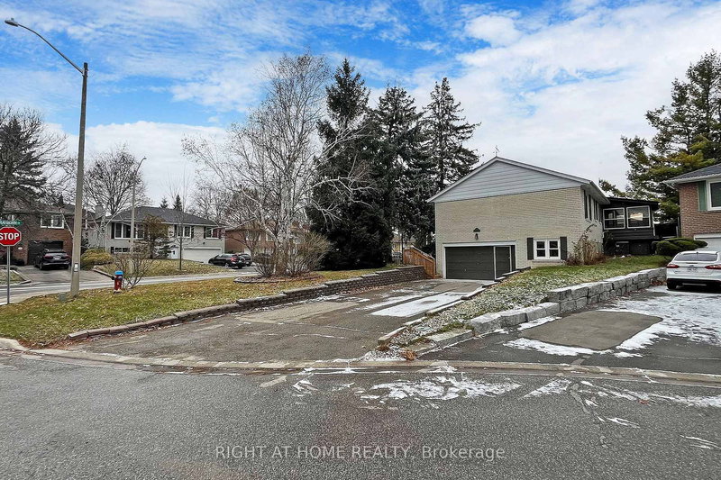 MAIN - 156 Trayborn Dr, Richmond Hill, L4C 4L1 | Image 3