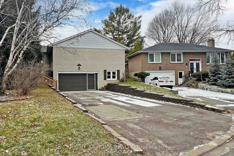 156 Trayborn Dr, Richmond Hill, L4C 4L1 | Image 2