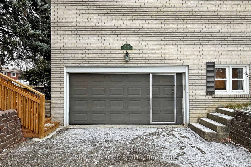 156 Trayborn Dr, Richmond Hill, L4C 4L1 | Image 3
