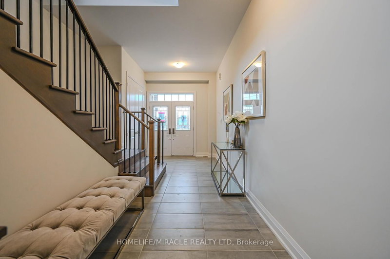 47 Mapleton St, Richmond Hill, L4E 1H5 | Image 2