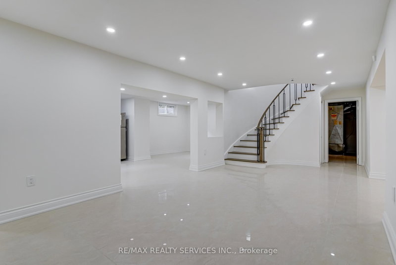 #BSMT - 30 Queen Post Dr, Vaughan, L4L 3G4 | Image 2